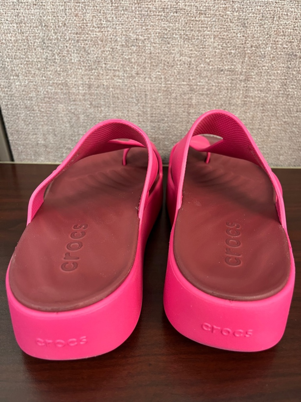 Women’s Crocs Getaway Platform Toe Loop in Dragon Fruit size 5w - Picture 4 of 6